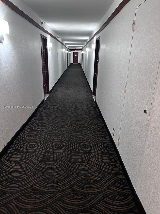 Building Photo - 3300 NE 191st St Unit 904