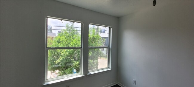 Photo - 1426 Ruthven St