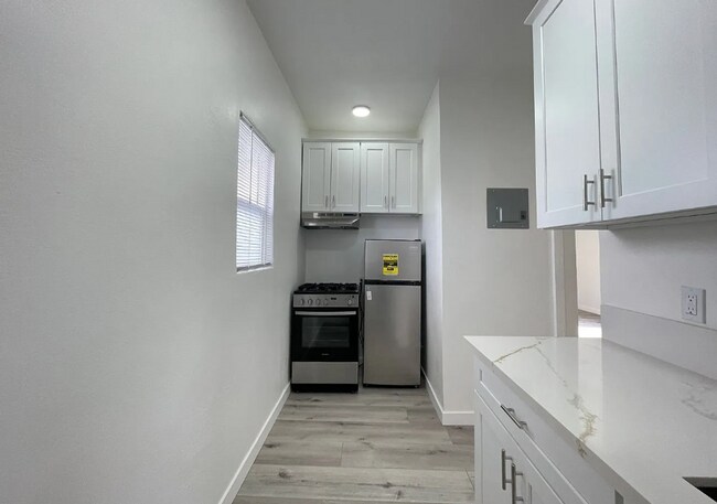 1565 S Hobart