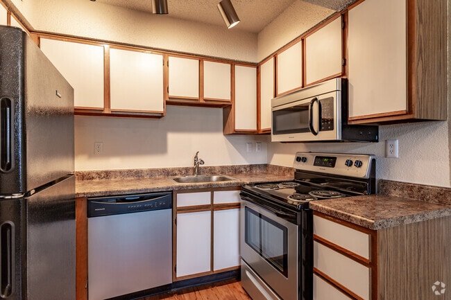 1BR, 1.5BA Townhouse - Loch Ness