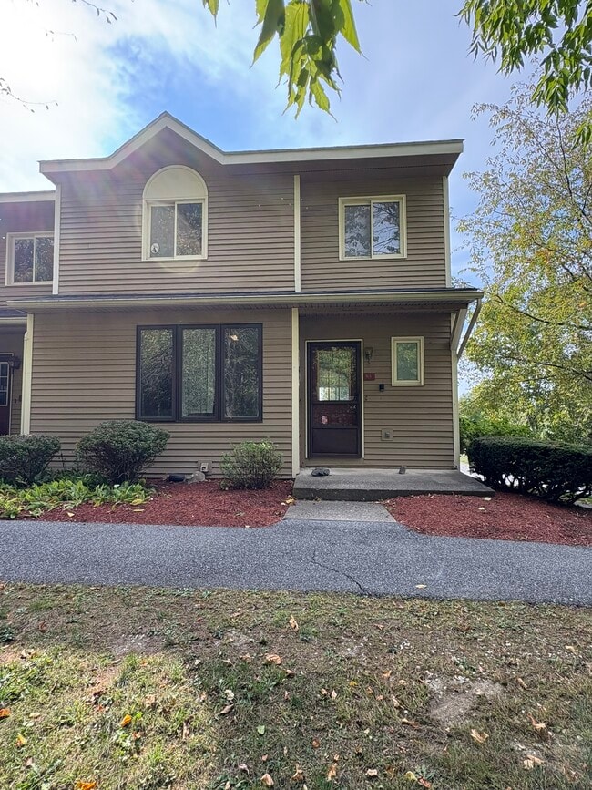 Building Photo - N1 Stonehedge Dr Rental