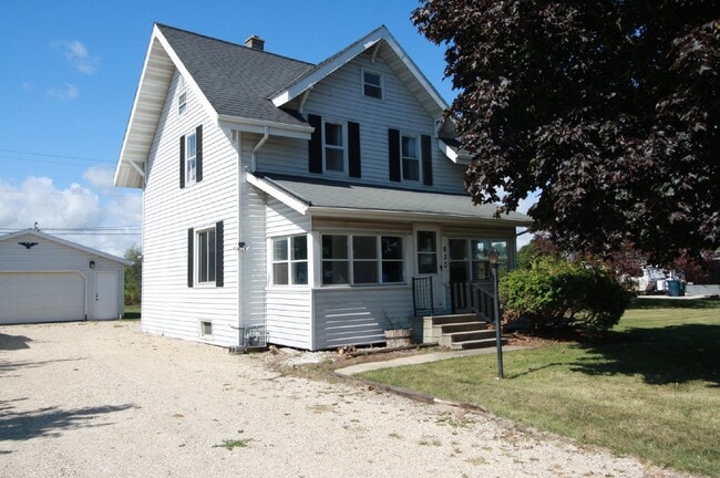 Building Photo - Furnished Two Bedroom House