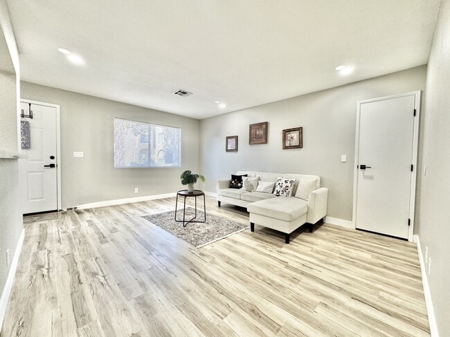 Photo - 5181 W Pioneer Ave