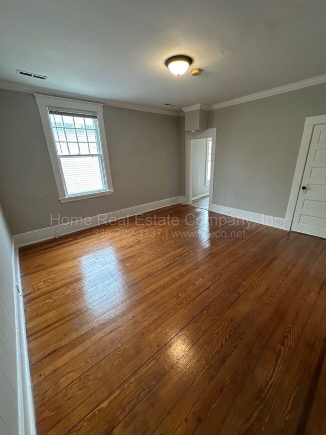 Building Photo - 1428 Glade St NW Unit 4