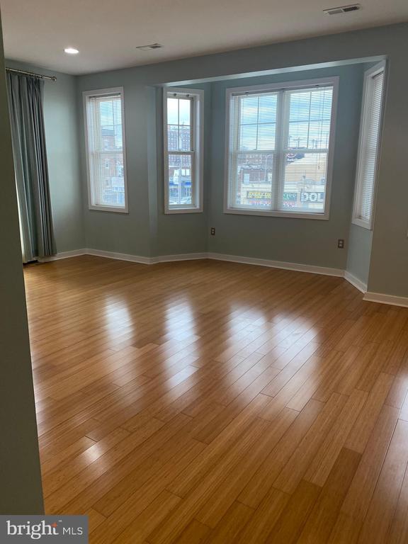 Photo - 4742 Pine St Unidad 202