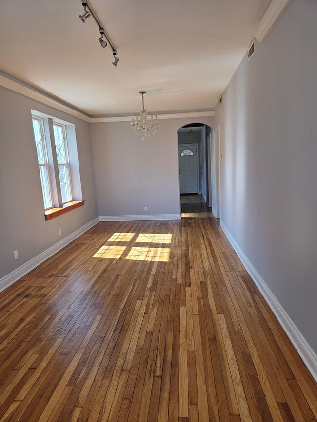 Photo - 844 N Harding Ave