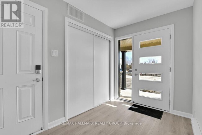 Photo - 290 Bankside Way