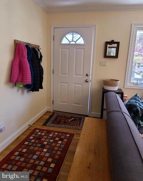 7126 Sanford Ct