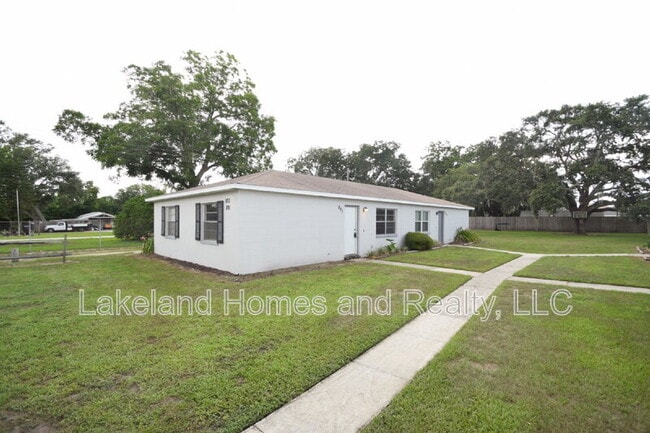 Photo - 891 School House Rd