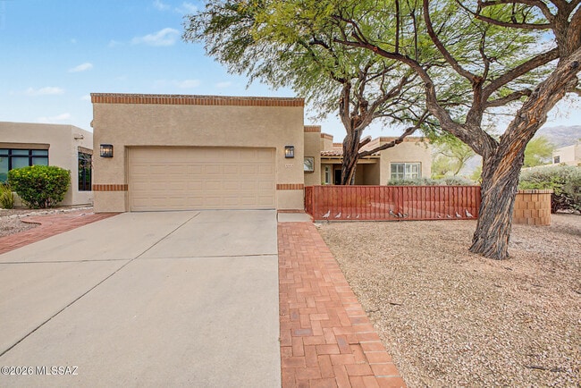 Building Photo - 5555 N Cres Ridge Dr