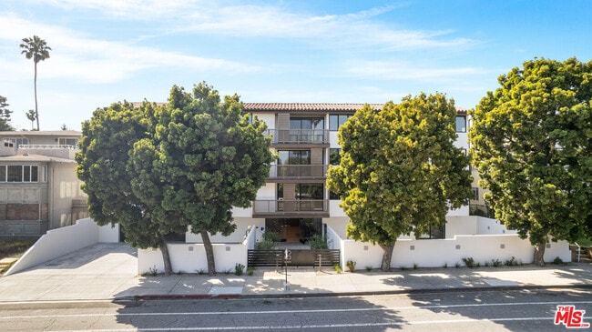 Photo - 153 San Vicente Blvd Condo Unit 2B