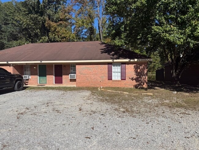 Building Photo - 2 bedroom/2 bathroom apartment
