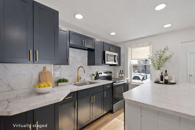 Building Photo - 122 Union St Unit B