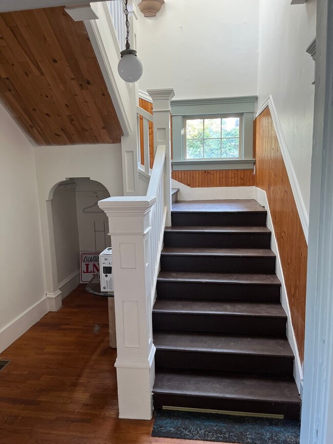 Photo - 1531 James St