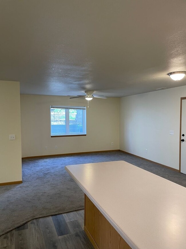 Photo - 1424 E Redwood Blvd