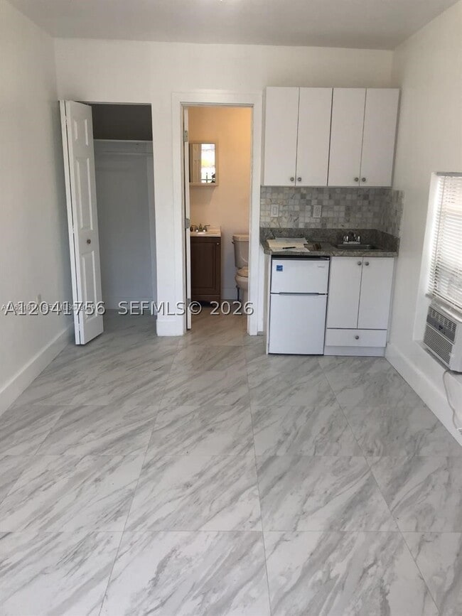 Building Photo - 1953 Polk St Unit B