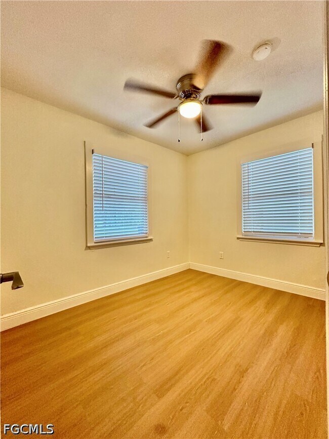 Photo - 3208-3216-3216 Dale St