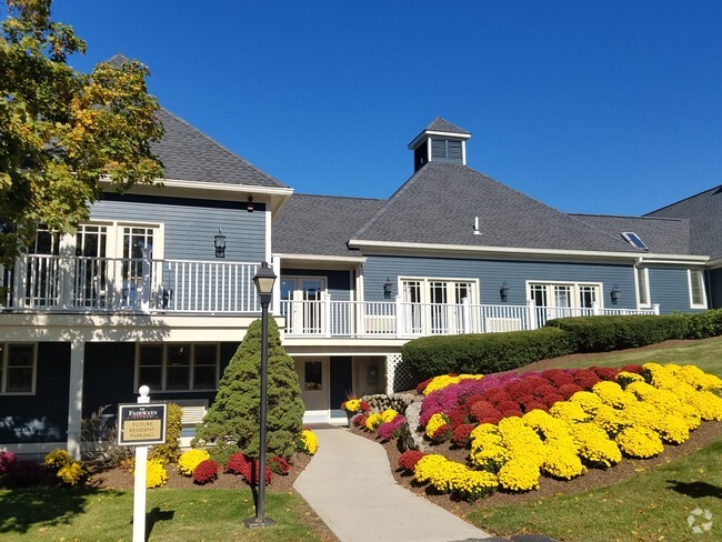 Building Photo - The Fairways Rental