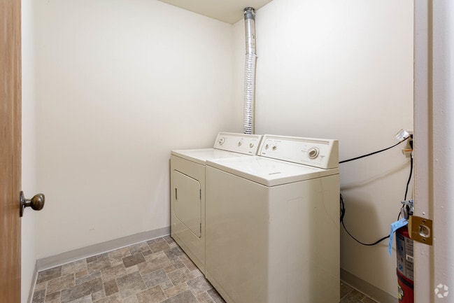 2 BR, 1 BA - Manchester A - 970 SF