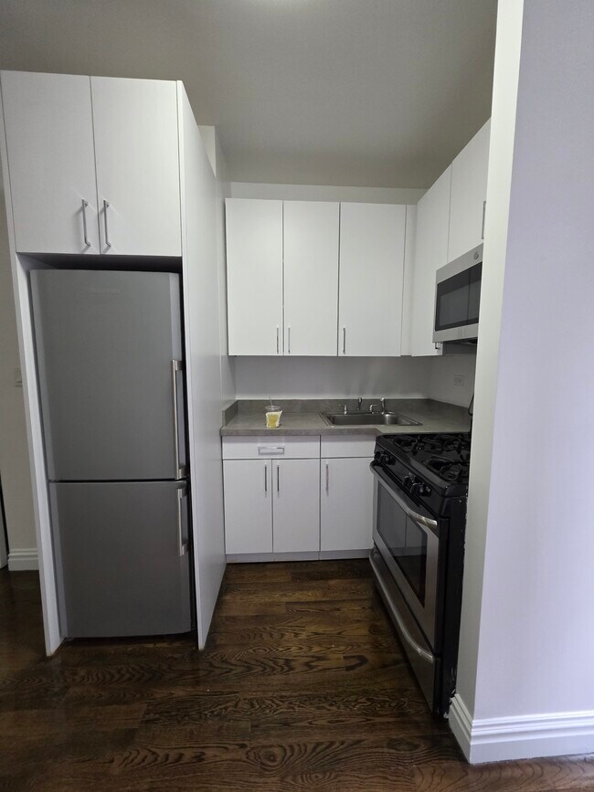 Photo - 216 E 89th St Unit Ev3w