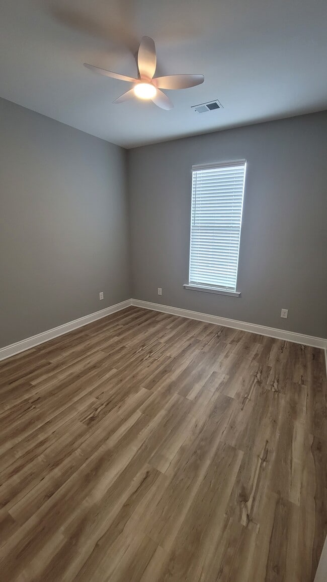 Photo - 1031 Wessex Dr