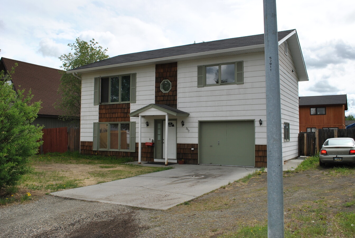 4 Bedroom, 2 Bath, 1 Car Garage home in th... - 4 Bedroom, 2 Bath, 1 Car Garage home in th...
