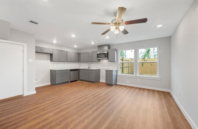 Photo - 8217 Crestview Dr
