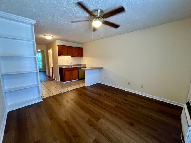 Photo - 1BR 1BA Apartment at Venture Point Apt. *Water Included* Unidad E-36