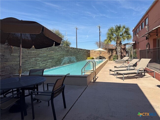 Photo - 1401 S Flores St Unit 305