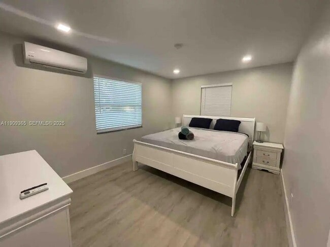 Photo - 1929 Dewey St Unit 1927