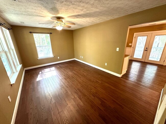 Photo - 5518 Thompson Dr