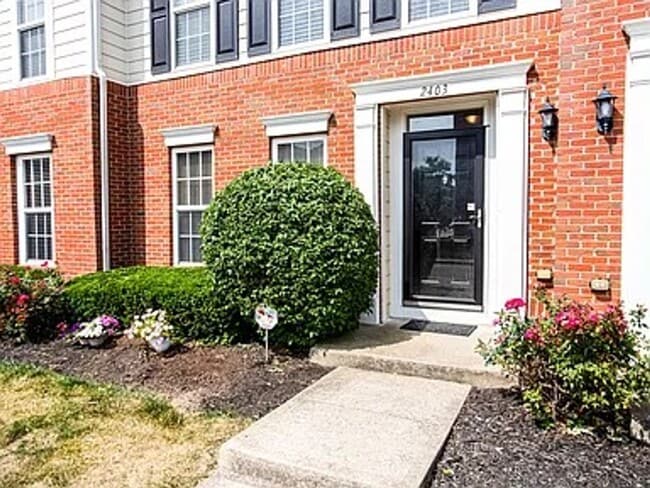 Experience Maintenance-Free Townhouse Livi... - Experience Maintenance-Free Townhouse Livi...
