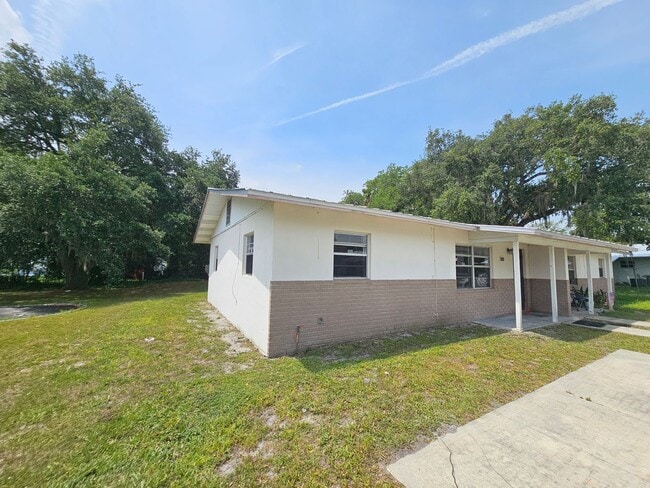 Building Photo - Beautiful and cozy 2/1 apartment available now!