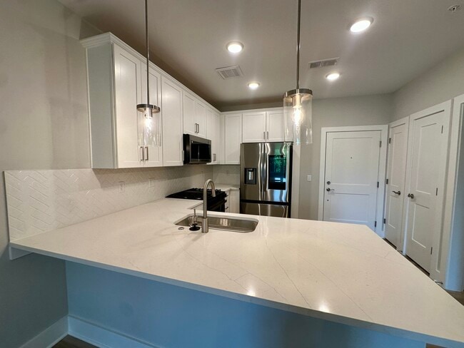 Second view of kitchen - 76 Old Mill Bottom Rd N Unit 203