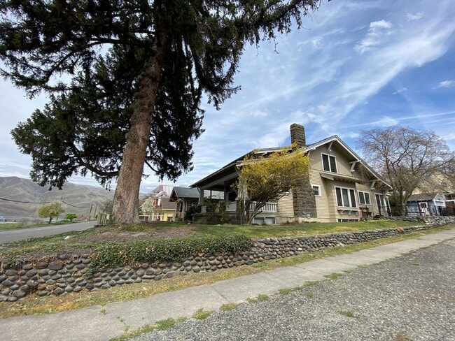 Photo - View of the River!  1-Bedroom in Lewiston Triplex -  Includes internet and utilities Unit Top Floor (3rd Floor)