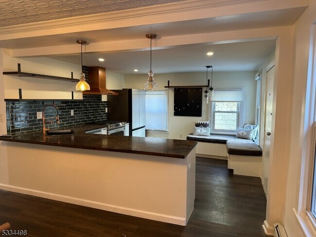 39 Midland Ave