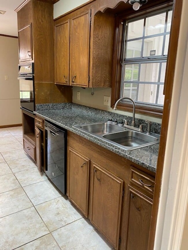 Photo - Spacious 3 bed 2 bath home in Town and Country Subdivision