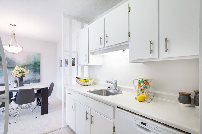 Photo - Shorewood Manor