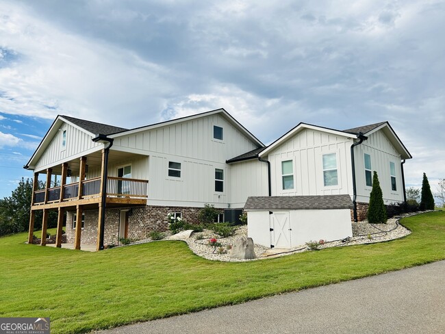 Photo - 425 Smokey Rd