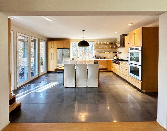 Photo - 472A Under Mountain Rd