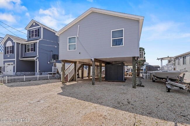 Building Photo - 128 E Dory Dr
