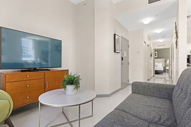 Building Photo - 1700 SW 2nd Ave Rental