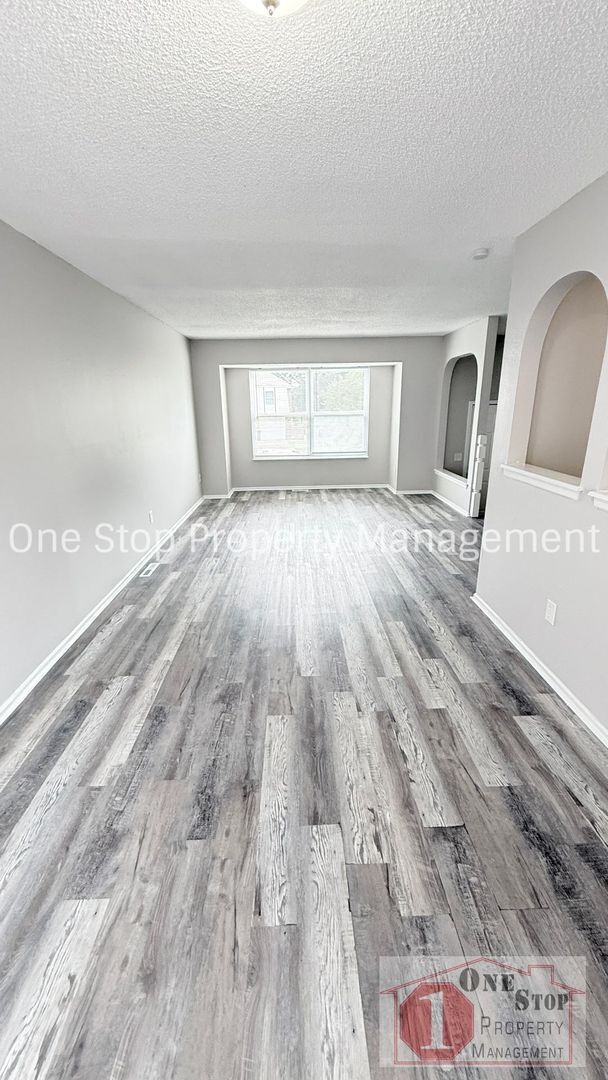 Photo - Beautiful 3 Bedroom 2 Bathroom Home in Blu...