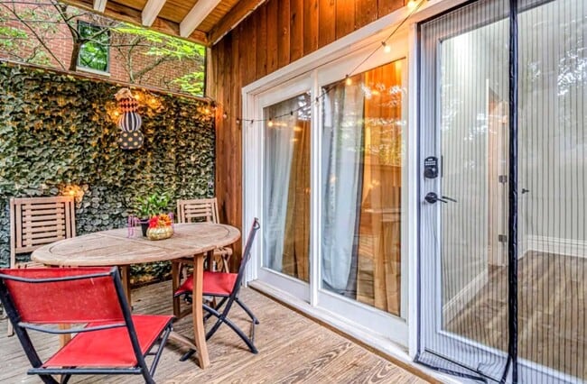 Photo - 2111 W Roscoe St Unit 1R