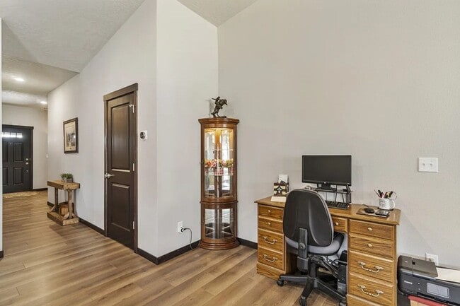 Photo - 198 Spindle St