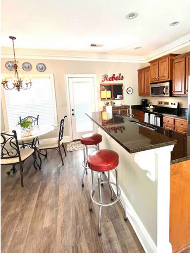 Photo - 3 bed/3 bath Fully Furnished