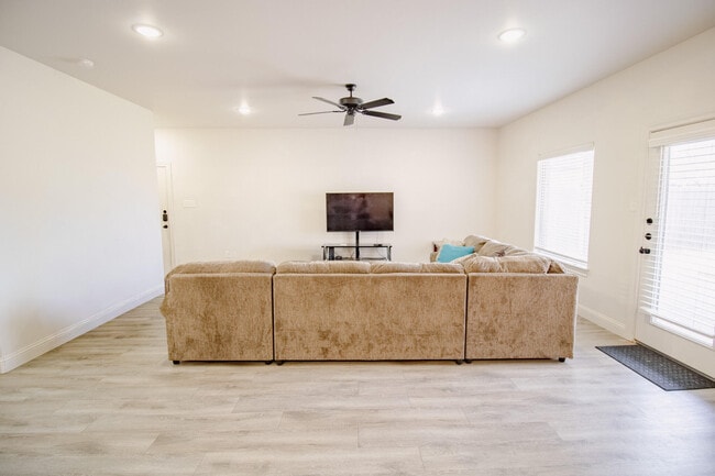 Photo - 1718 102nd St