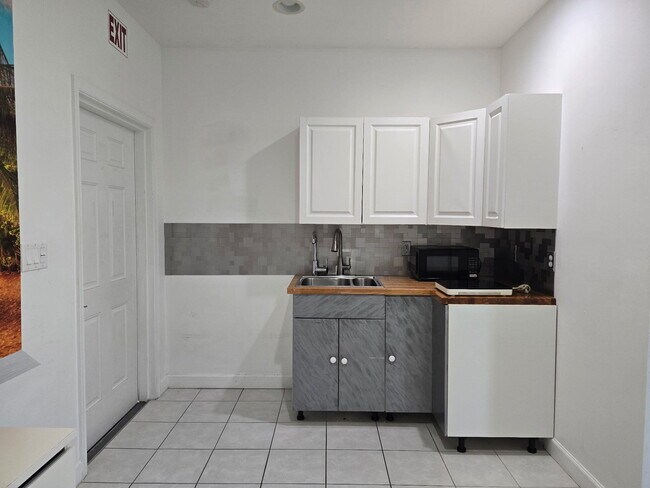 1922 Garfield St Unit 3