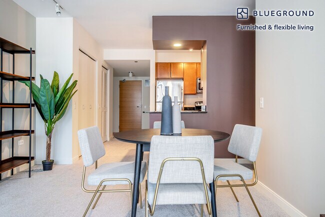 Photo - 210 N Wells St Unidad FL17-ID261