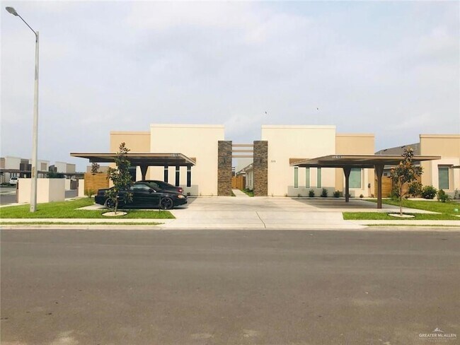 Building Photo - 1415 Deer Hls Unit 3 Rental